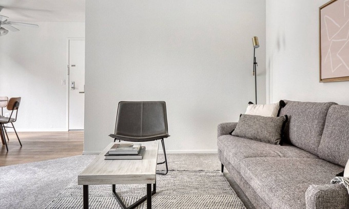 Los Feliz Apartment | Luxe Los Feliz 1BR w/ Gym, Lounge & Pool, near Observatory, by Blueground