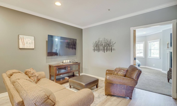 Midway Condo | Luxe Midway Condo w/Golf Course & Mountain Views!