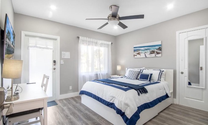 Poinsettia Heights House | Luxe Modern 2 BDR Near Downtown FTL