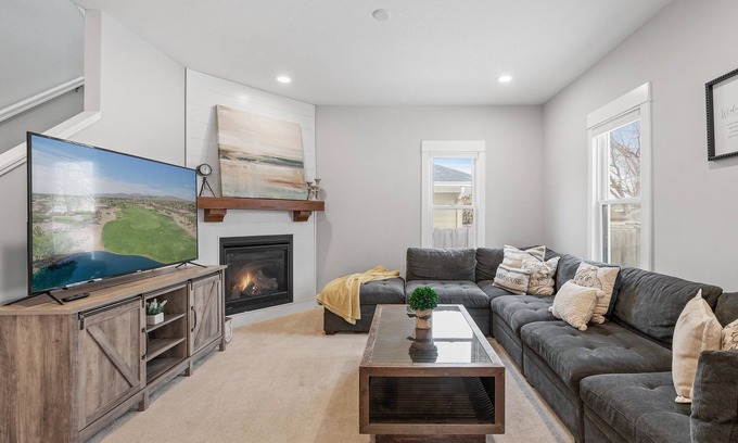 Macalester - Groveland House | ≪❈≫ Luxe Modern Farmhouse Retreat > St. Paul MN ~ Twin Cities <