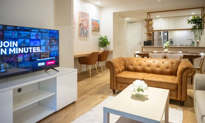 Doncaster Apartment | Luxe Modern I OPP Westfield I Pool I Gym I CarPark