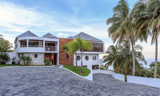 Port Antonio Villa | Luxe Modern Six-bedroom Cocosan Villa, Access to Geejam Hotel