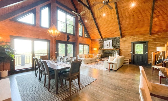 Greenville - Spartanburg Cabin | Luxe Mountain getaway only 15 minutes from the city!
