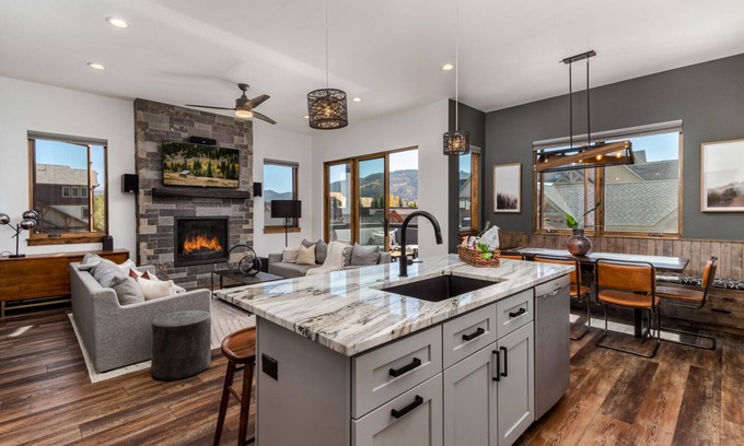 Frisco House | Luxe Mountain Townhouse Steps from Main St & Shuttle