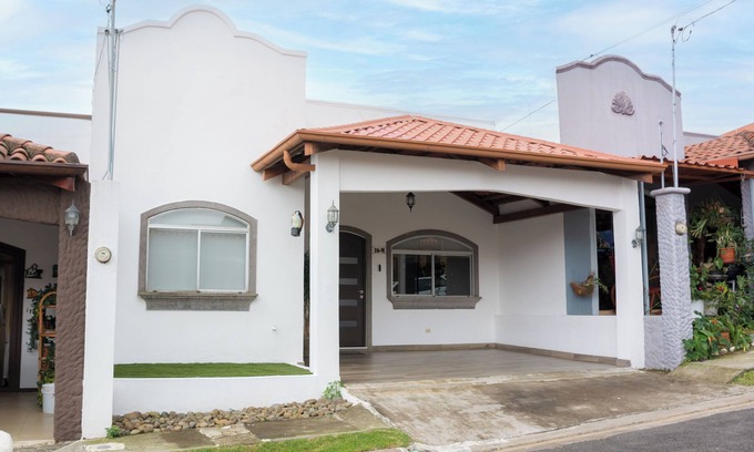 Heredia House | Luxe Oasis w/Pool/2br/parking & Sports Courts