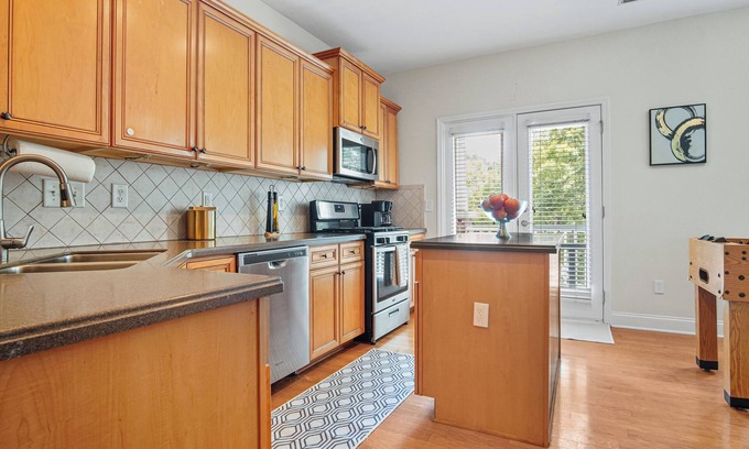 Midtown House | Luxe on 16t Steps to GTech, AStation & GameDayReady