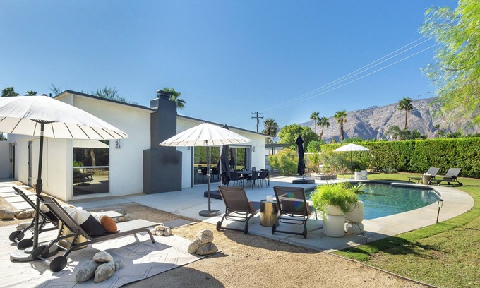 Racquet Club Estates House | Luxe Outdoor Living: Palm Springs Retreat w/View!