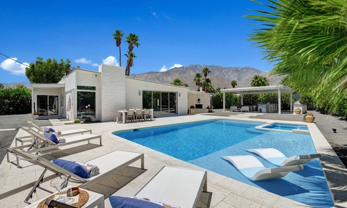 Racquet Club Estates House | Luxe Palm Springs Oasis w/Pool + Mountain Views