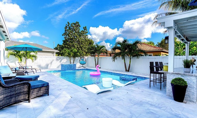 Homestead House | Luxe Patio/Heated Pool/Outdoor Kitchen/Games Room/Everglades/Keys