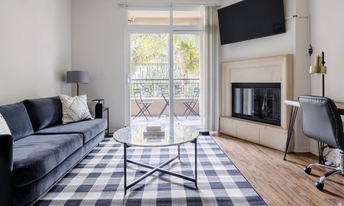 Los Angeles Apartment | Luxe Playa del Rey 2BR w/ W/D, Gym, Pool, 5 min to beach, by Blueground