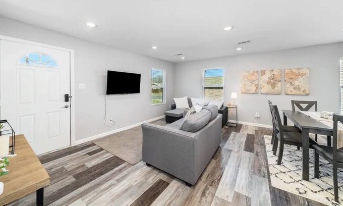 Cedar Crest House | Luxe Private Dallas Getaway Minutes from Downtown!