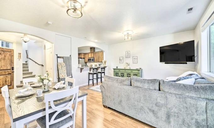Vancouver House | Luxe Private Vancouver Getaway Near DT & Portland!