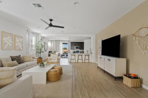 San Tan Valley House | Luxe Queen Creek Home with Pool, Yard, Work Station