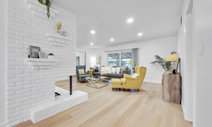 Fullerton House | Luxe Retreat · Disneyland + OC Main Attractions!