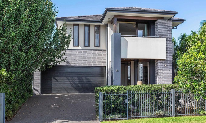 Shell Cove House | Luxe Retreat Shell Cove - Walk to Marina