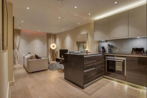 Sands End Apartment | Luxe Riverside Manhattan Studio