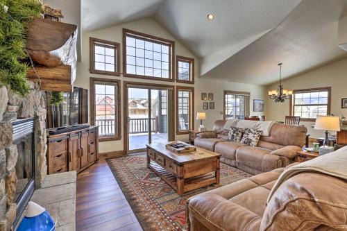Pole Creek House | Luxe Rocky Mtn Retreat with Hot Tub - By Winter Park
