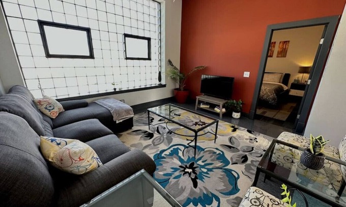Roanoke Apartment | Luxe rooftop retreat in downtown core