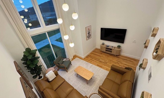 Chattanooga House | Luxe Southside Townhome w/Views + Garage