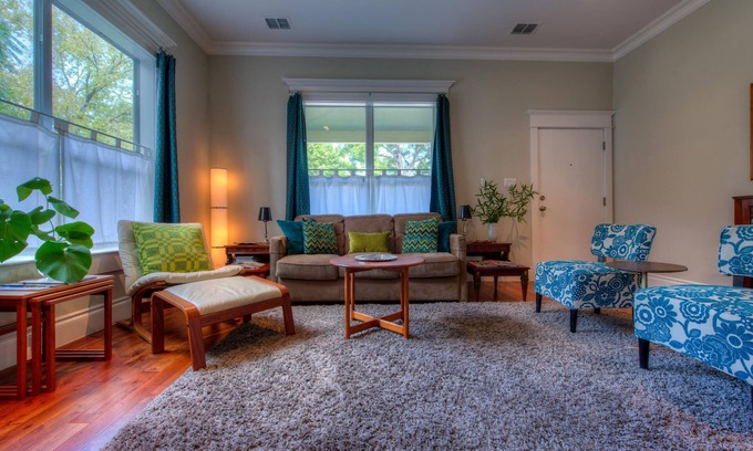 East Cesar Chavez House | Luxe Spa Gem of East Austin! Walk Downtown, Rainey St & E. 6th St.