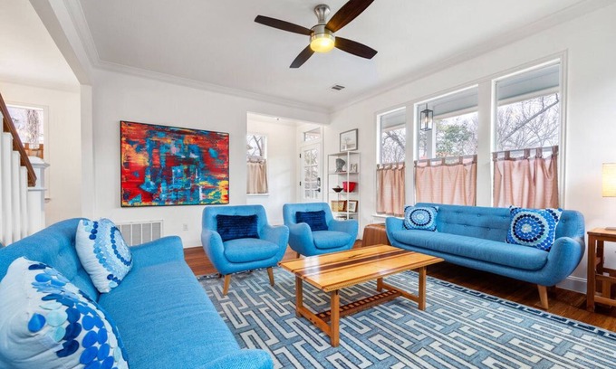 East Cesar Chavez House | Luxe Spa Guesthouse - Walk to Downtown!