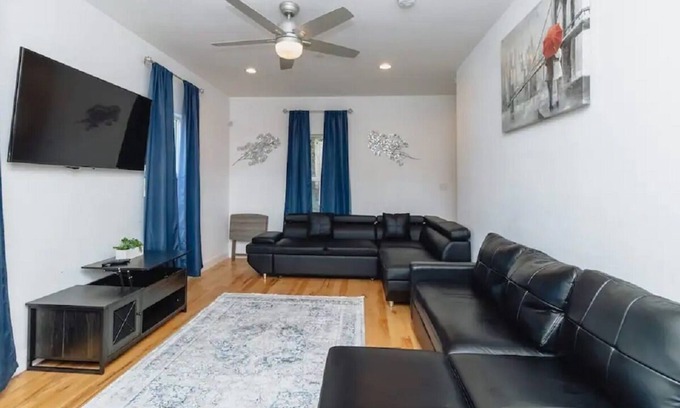 Southeastern Sacramento House | Luxe spacious 3BR in Oak Park Sacramento!