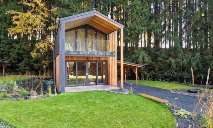 Mlade Buky House | Luxe Timber Lodge & Relaxing Bath by Interhome
