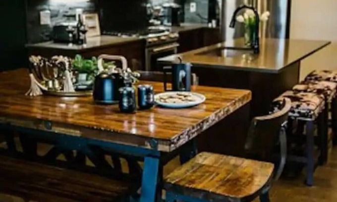Cle Elum House | Luxe Townhouse in the Pines, Modern Mountain Charm