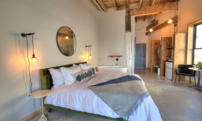 Astoria Hotel | Luxe Trolley View King Room at Bowline Hotel, Pet-friendly