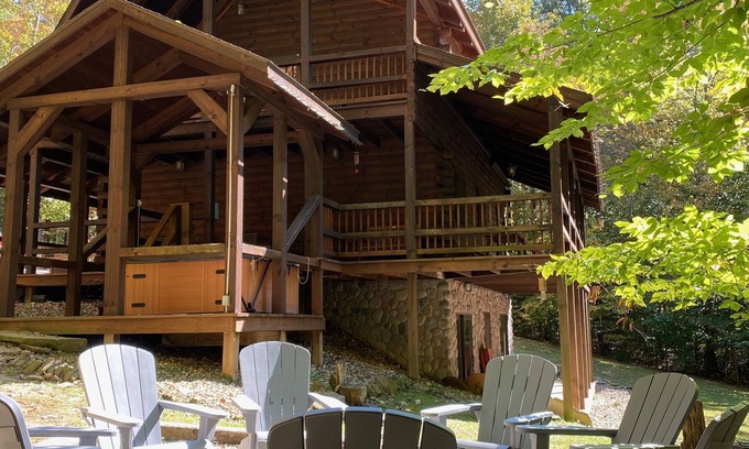 Laurelville Cabin | LUXE TWO | ANTLER'S GROVE *HOCKING HILLS* CLOSE TO EVERYTHING! HOT TUB, FIREPLACE,GAME ROOM,FIRE PIT