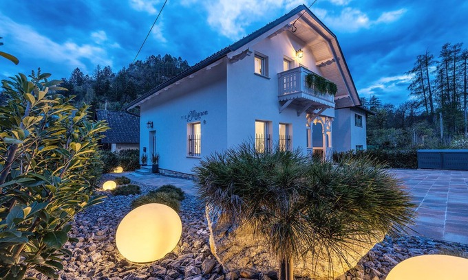 Bled Villa | Luxe Villa Mignon: Bedroom w/Castle View + 3 min walk to the Lake Bled