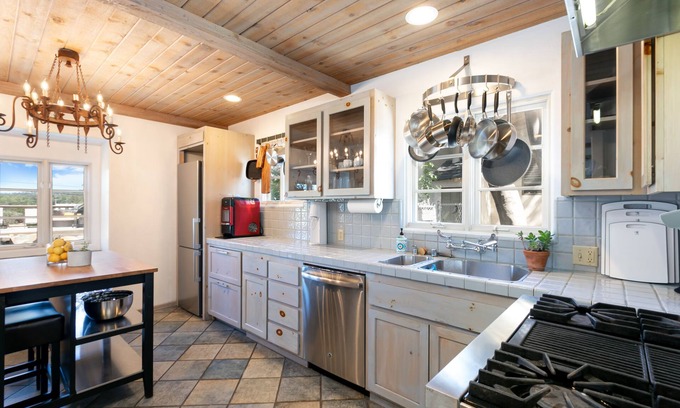 North Arroyo House | Luxe villa with private pool, hot tub, fireplace & amazing views - dog-friendly