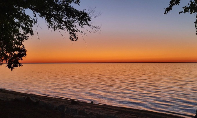 Door County Cottage | Luxemburg Beachfront Cottage – 120ft Private Beach