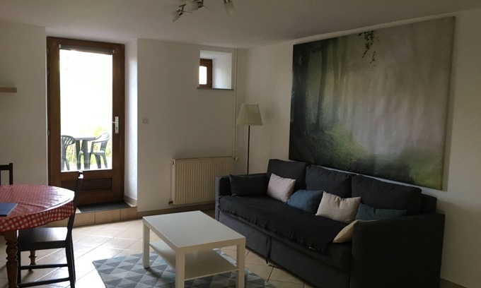 Luxeuil-les-Bains Apartment | Luxeuil center ⭐Calme⭐Parking⭐Idéal Curists/Professionals