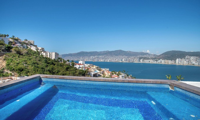 Playa Guitarron House | LUXO Villa Acapulco Zona Brisas Guitarrón
