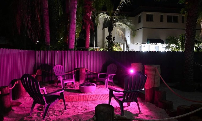 Tamiami House | LuxOasis Getaway Heated Pool/Minigolf/Beach/Chess