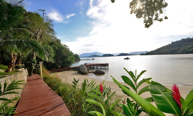 Camorim Villa | LuxoBrasil #AR18 Gala Mansion 06 Suites Angra Vacation Rental