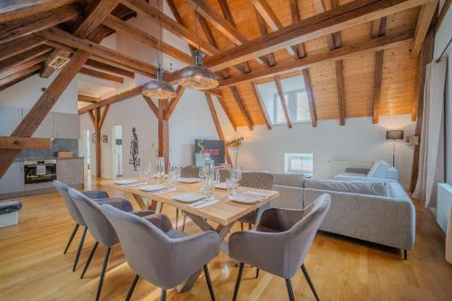 Altstadt Sudwest Apartment | LUXOMES - StreetArt Old Town Apartment- Central Ingolstadt
