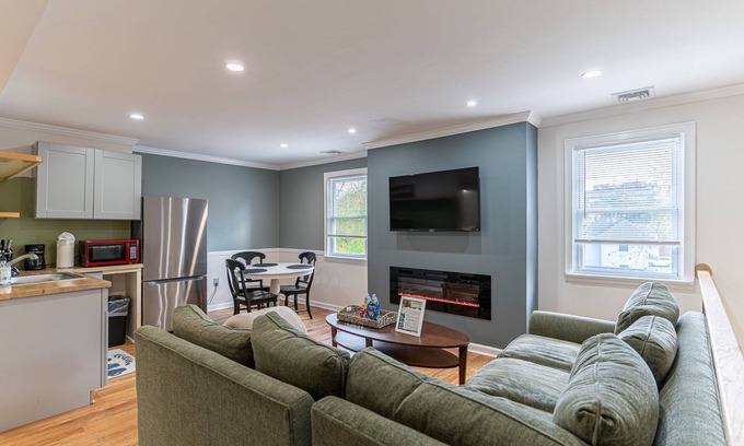 Stamford Apartment | Luxorious 2-Bedroom Near Downtown Stamford with Laundry and Pet Friendly!