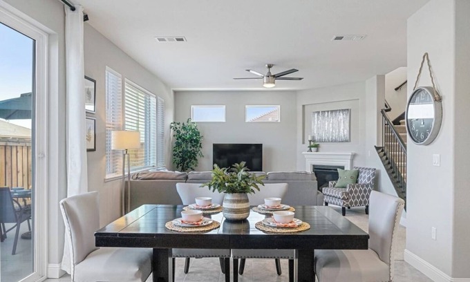 Pittsburg House | LuxoStays| ! Spacious, Cozy and Peaceful 5BR House