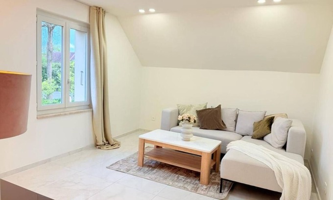 Biel Apartment | Luxrem 5 Apartments Skyline