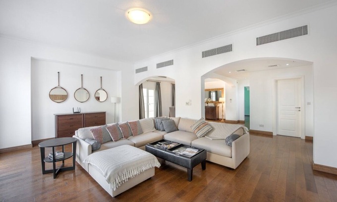 Deema Villa | Luxuary family villa in the Lakes, with full maid service (UPDATED PHOTOS)