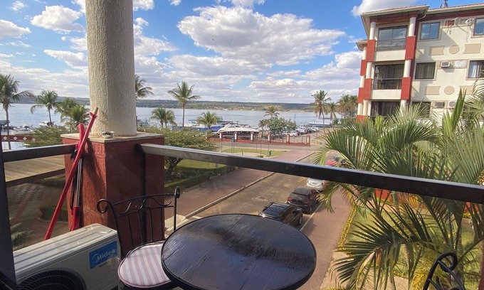 Smin Apartment | Luxuoso Flat em Resort com Vista Incrível Para o Lago