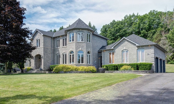 Bradford West Gwillimbury House | Luxury Mansion in Bradford