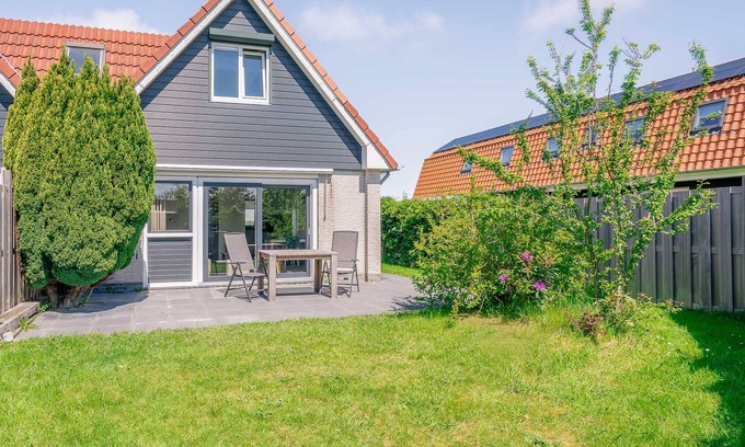Den Burg House | Luxuriöses Ferienhaus für 2 Personen am Waldrand. Mit Garten,parkplatz und Sauna