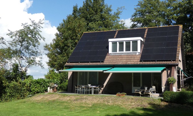 Delfstrahuizen Villa | Luxuriöses Haus de Freule mit Eigenem Anlegeplatz und Badestelle