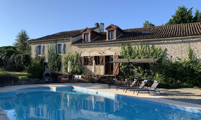 Saint-Capraise-d'Eymet House | Luxurious farmhouse property with chic barn conversion & fabulous pool