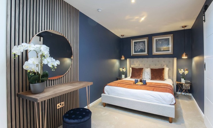 Cheltenham House | Luxurious 1 Bed Detached Home with Gated Parking