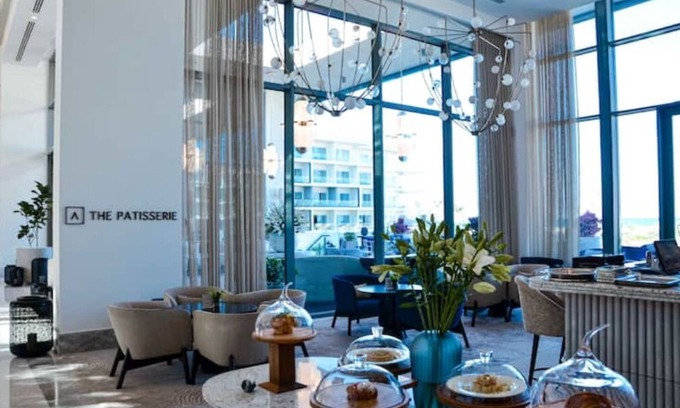 Ad-Dab'ah Apartment | Luxurious 1-BR City view Address Beach Marassi