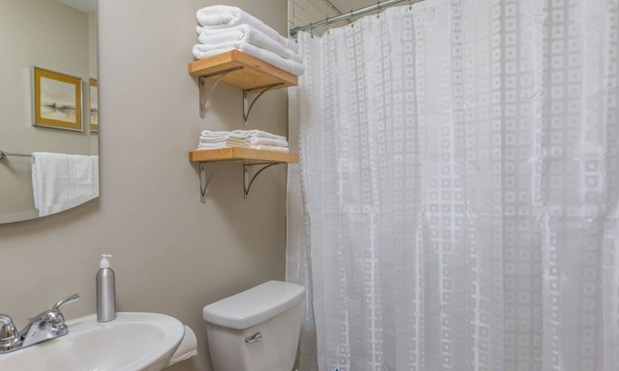Winston - Salem Apartment | Luxurious 1BR Located Near Downtown & Hospital